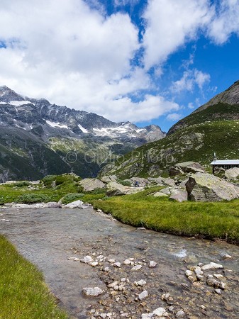 foto paesaggi naturali | immagini di paesaggi bellissimi | immagini montagna | foto ruscello | 