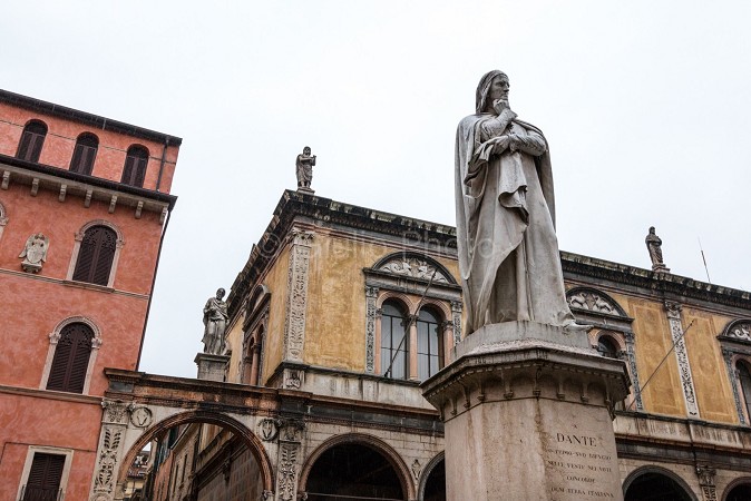 piazza dei signori verona | verona italy piazza dei signori | verona piazza dante | piazza dante | 