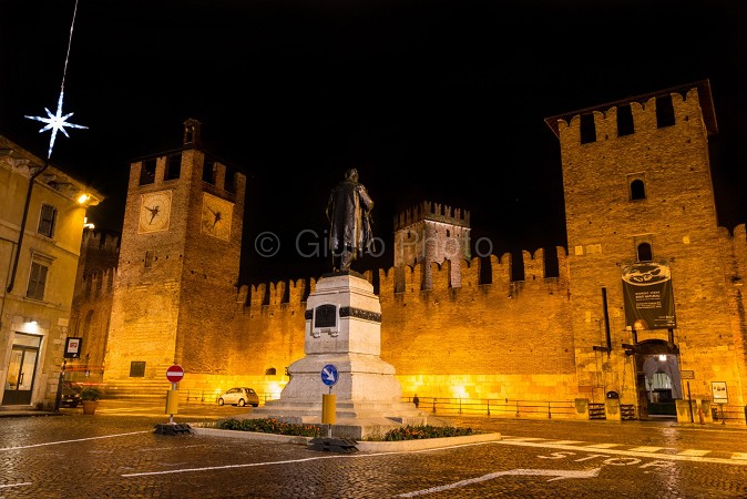 verona notturna | castelvecchio di verona | storia di castelvecchio | immagini di verona | 